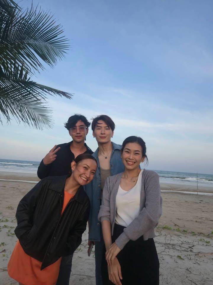 คริส - พีรวัส แสงโพธิรัตน์