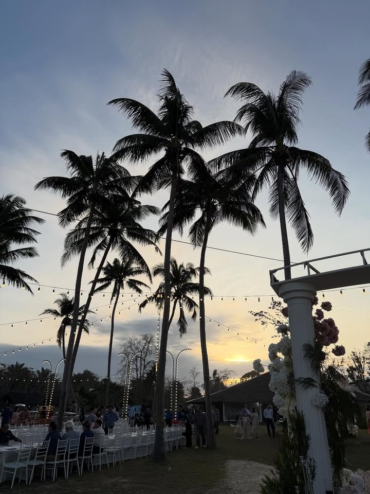 คริส - พีรวัส แสงโพธิรัตน์