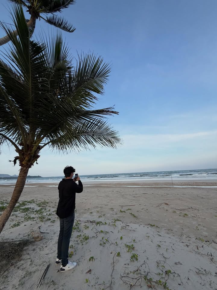 คริส - พีรวัส แสงโพธิรัตน์