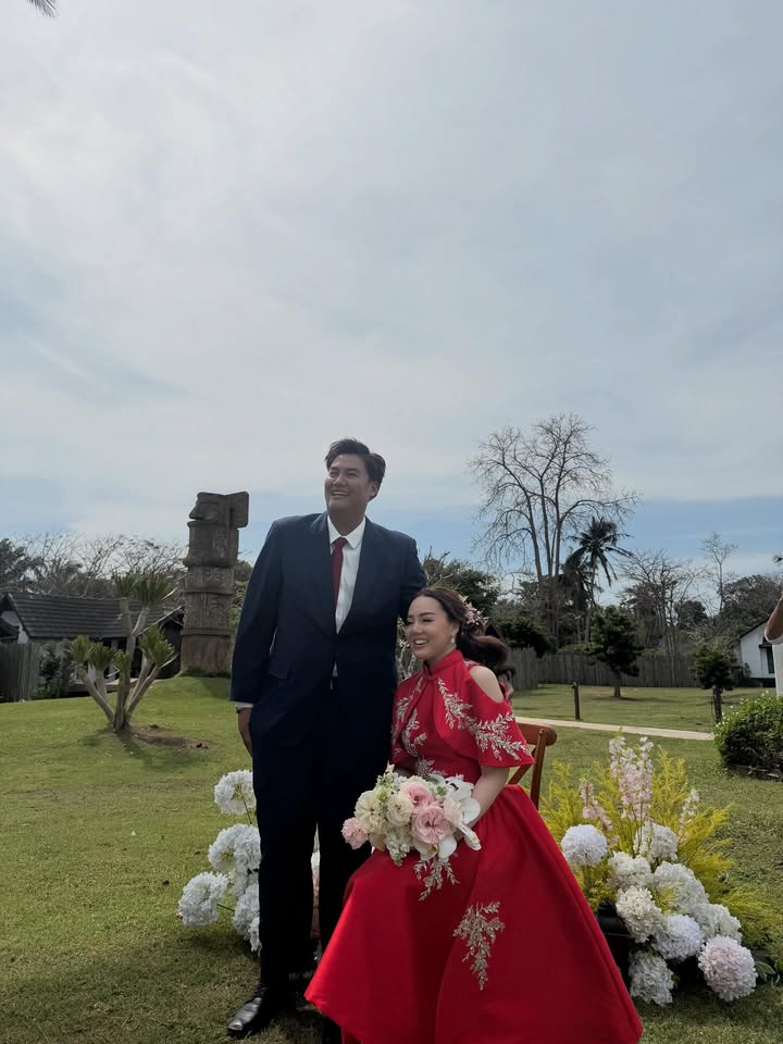 คริส - พีรวัส แสงโพธิรัตน์