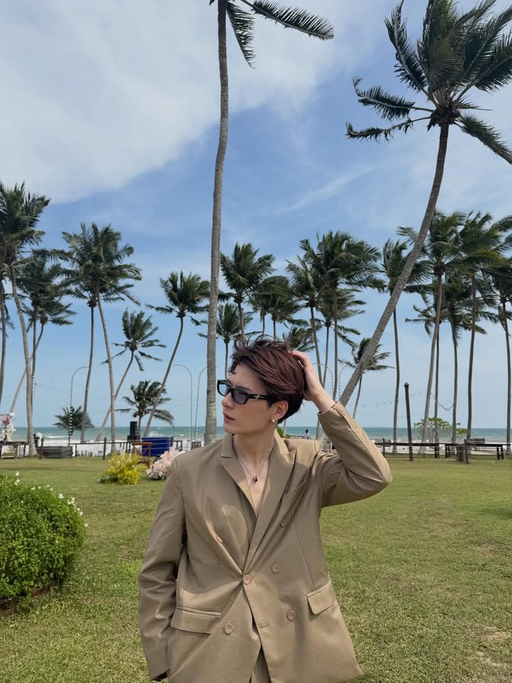 คริส - พีรวัส แสงโพธิรัตน์