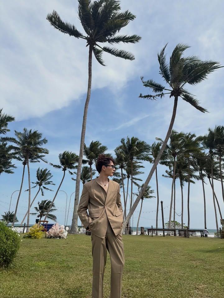 คริส - พีรวัส แสงโพธิรัตน์