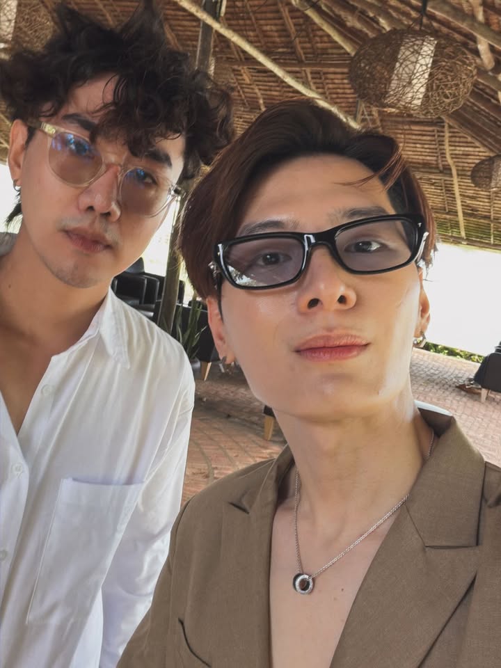 คริส - พีรวัส แสงโพธิรัตน์