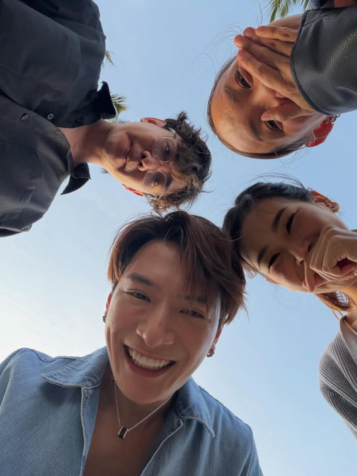 คริส - พีรวัส แสงโพธิรัตน์