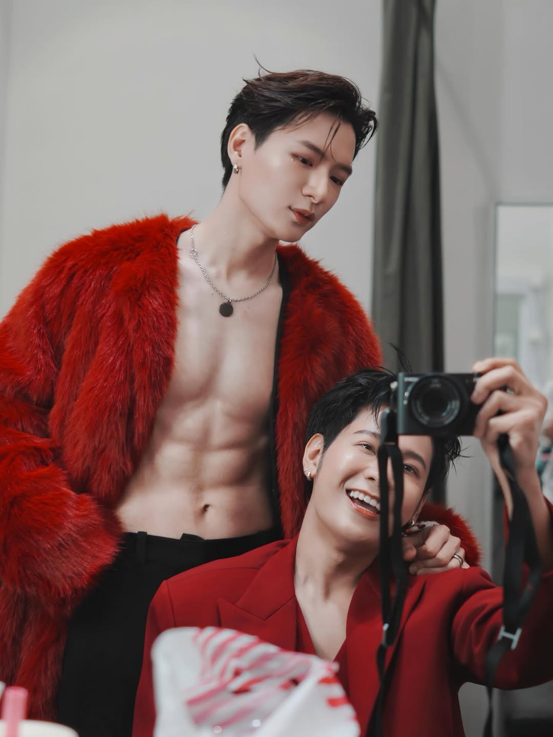 คริส - พีรวัส แสงโพธิรัตน์