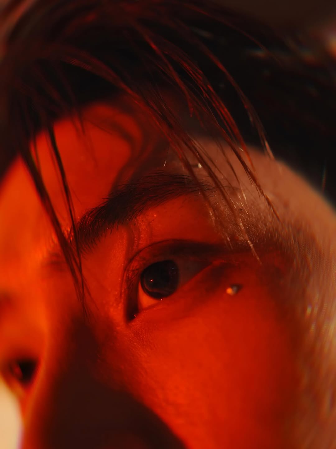 คริส - พีรวัส แสงโพธิรัตน์