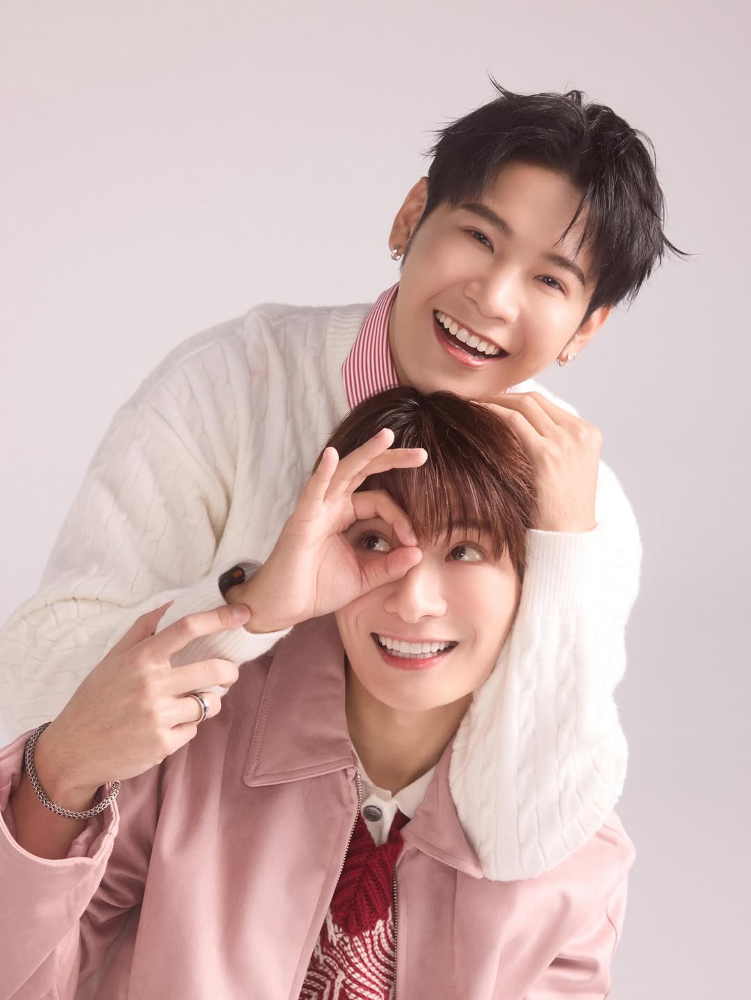 คริส - พีรวัส แสงโพธิรัตน์