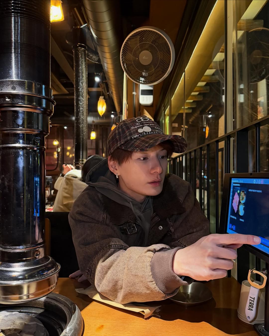 คริส - พีรวัส แสงโพธิรัตน์