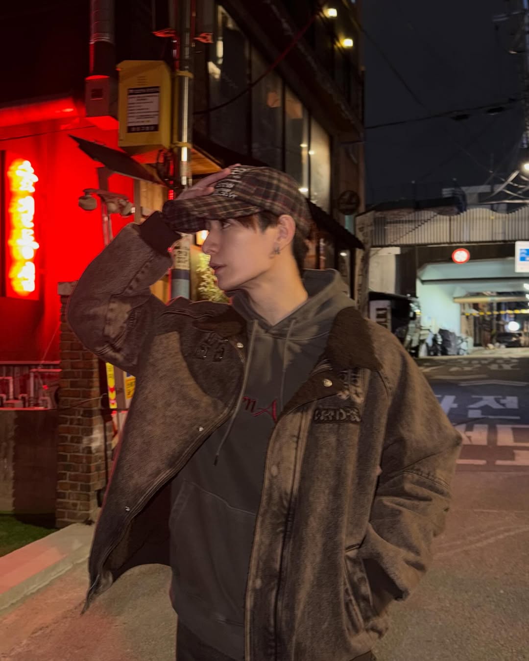 คริส - พีรวัส แสงโพธิรัตน์