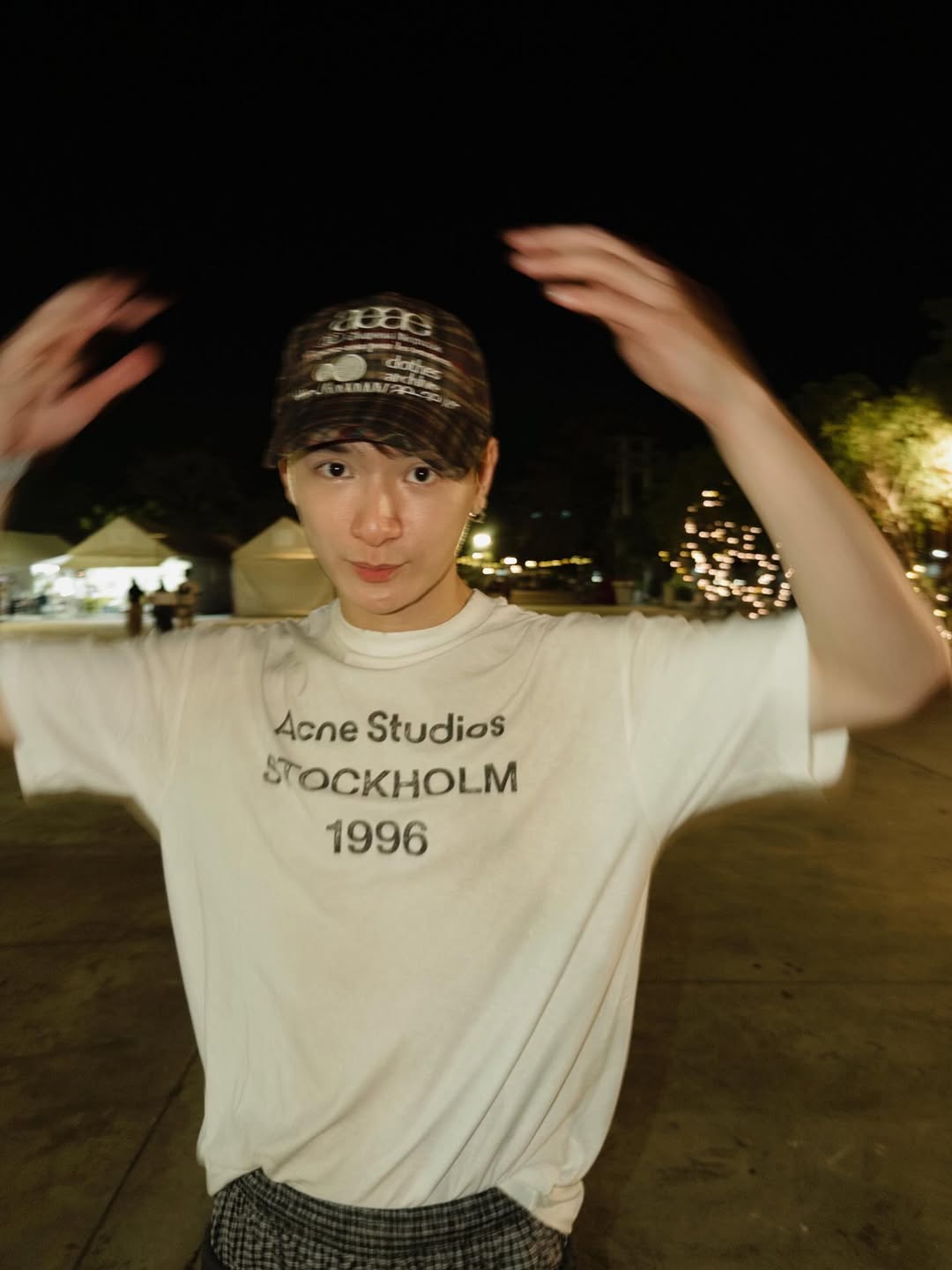 คริส - พีรวัส แสงโพธิรัตน์