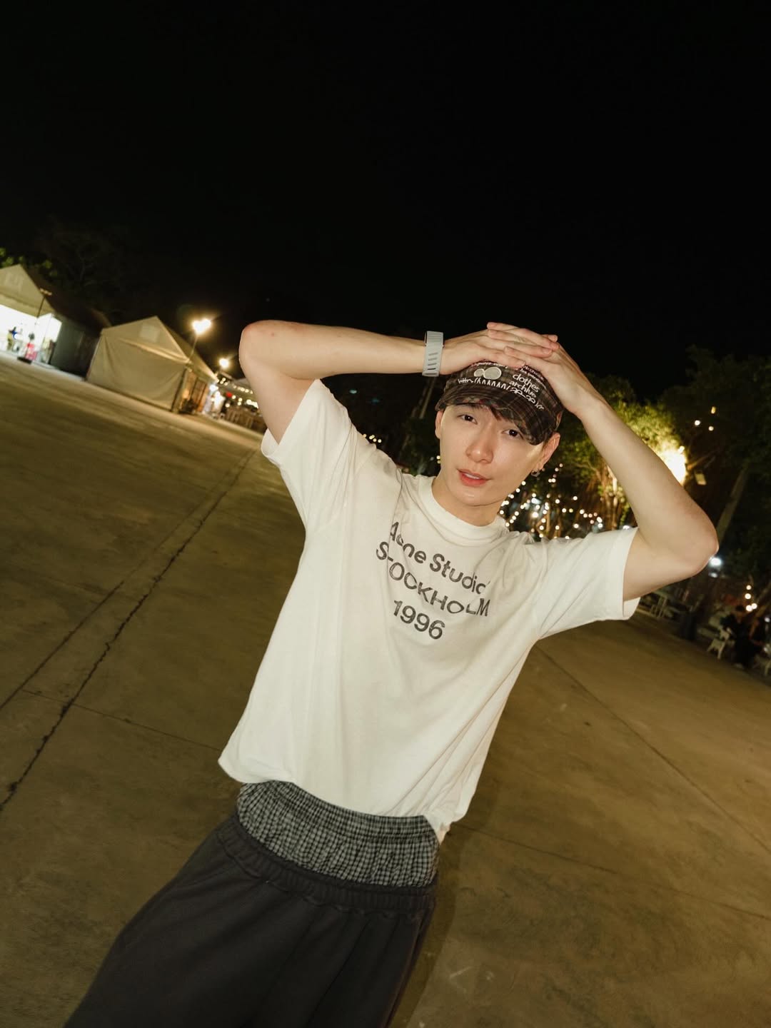 คริส - พีรวัส แสงโพธิรัตน์