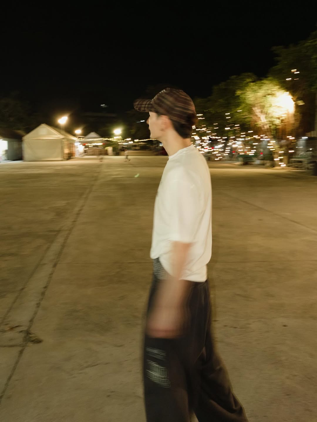 คริส - พีรวัส แสงโพธิรัตน์