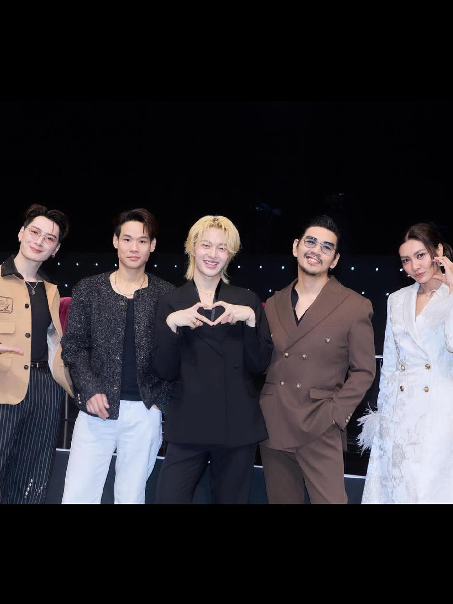 คริส - พีรวัส แสงโพธิรัตน์