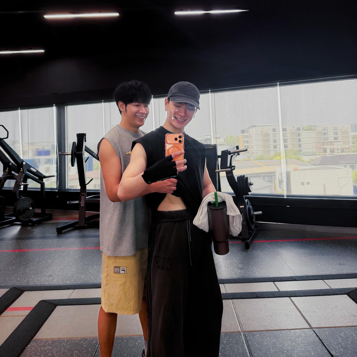 คริส - พีรวัส แสงโพธิรัตน์