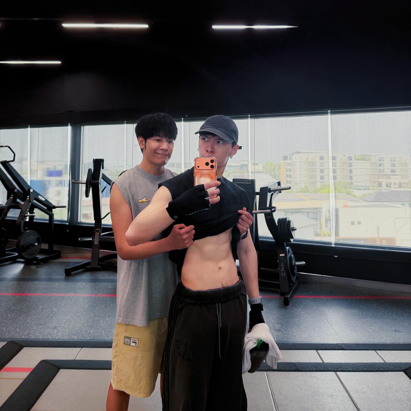 คริส - พีรวัส แสงโพธิรัตน์