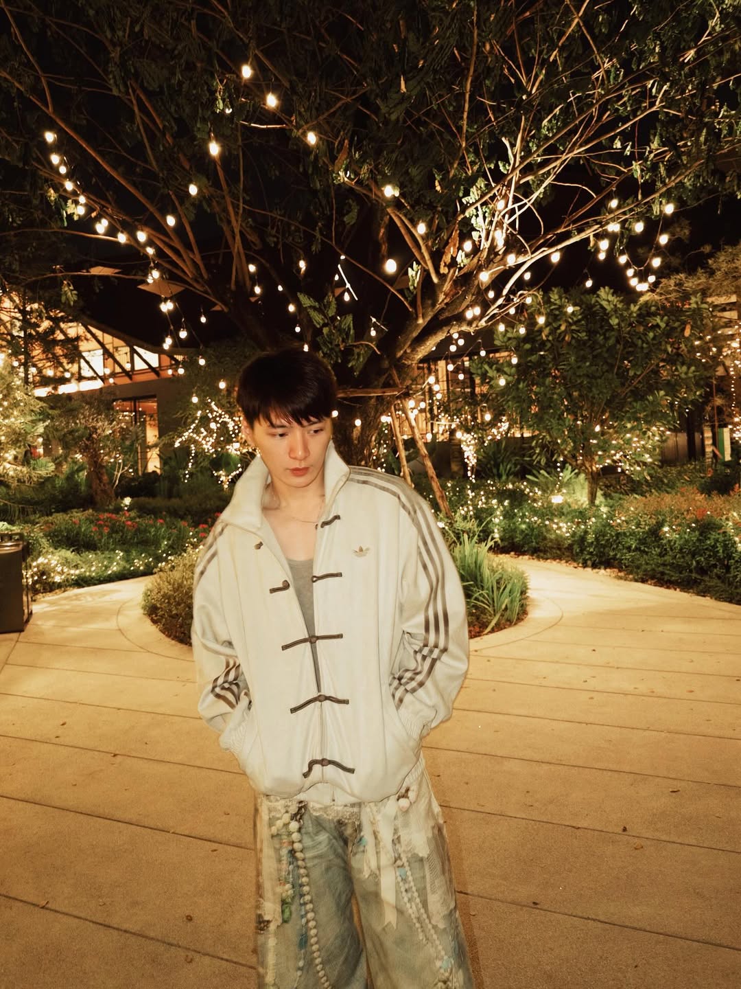 คริส - พีรวัส แสงโพธิรัตน์