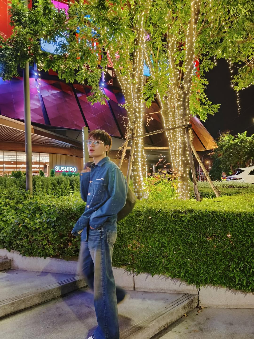 คริส - พีรวัส แสงโพธิรัตน์