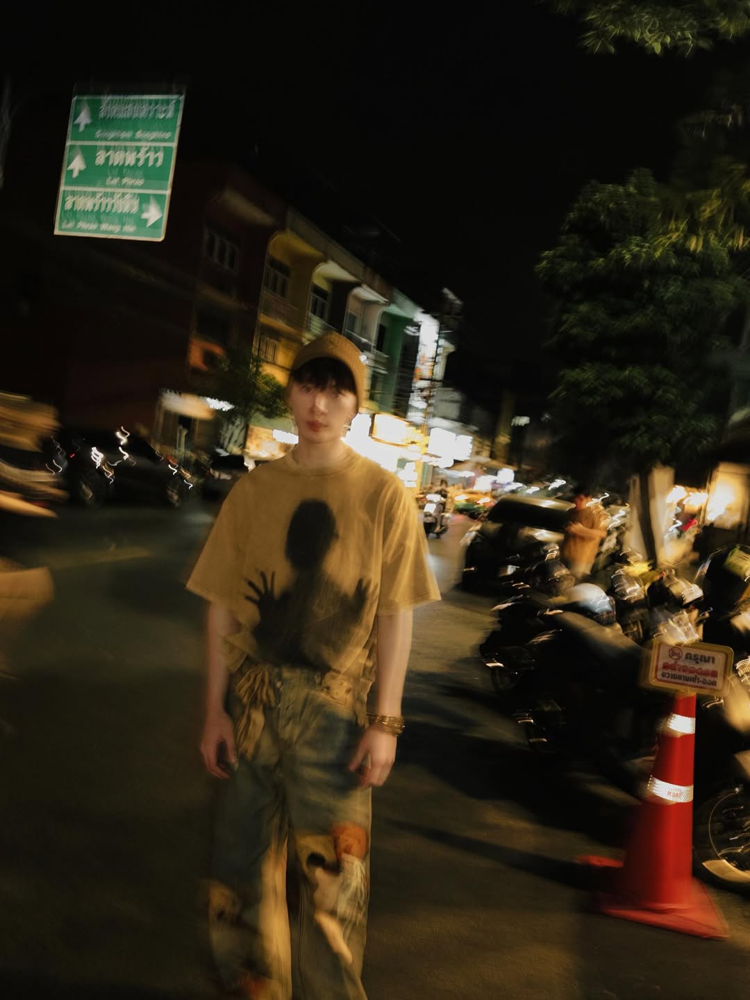 คริส - พีรวัส แสงโพธิรัตน์