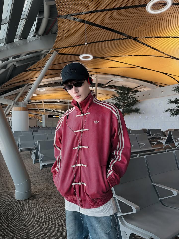 คริส - พีรวัส แสงโพธิรัตน์