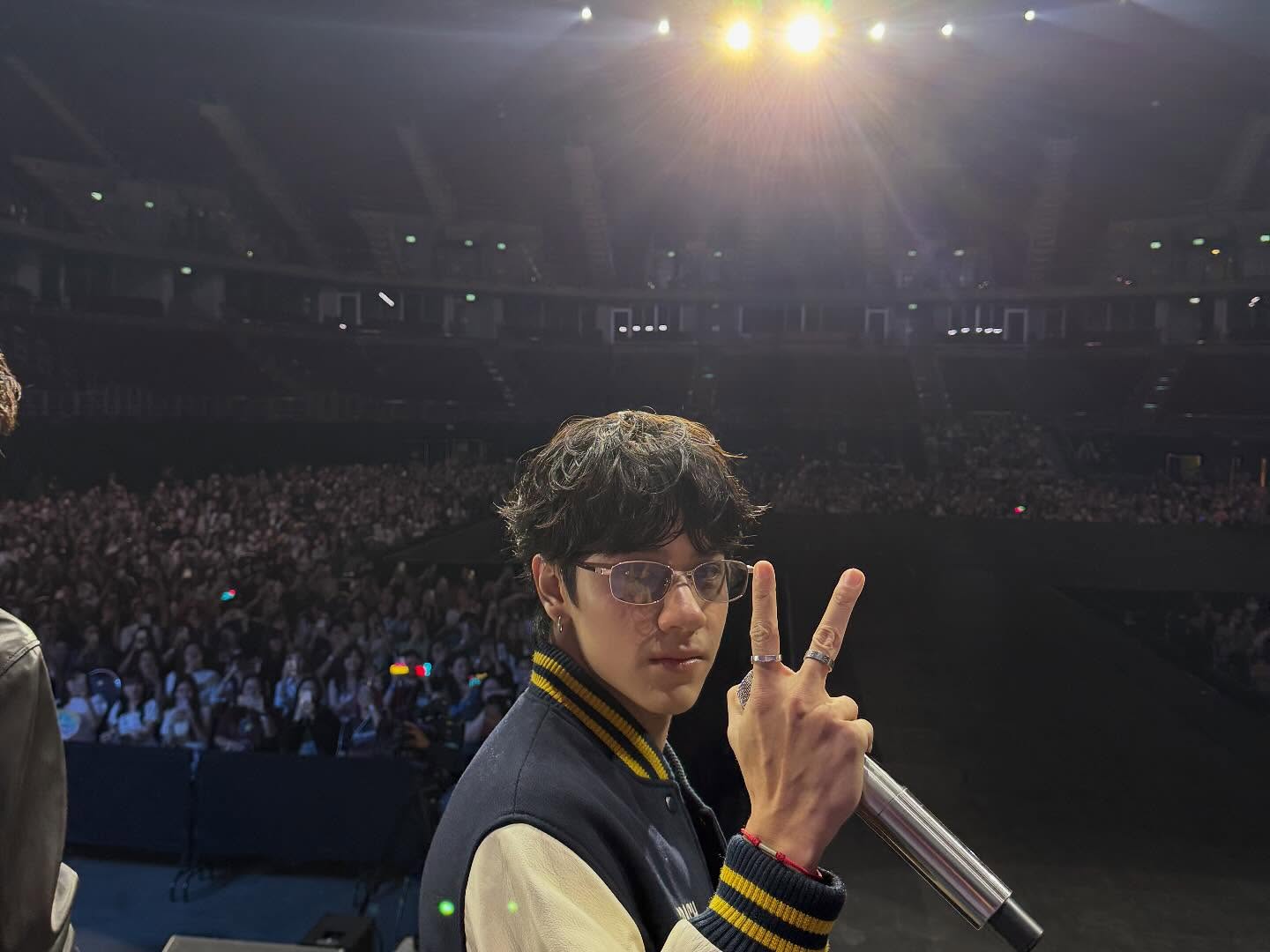 คริส - พีรวัส แสงโพธิรัตน์