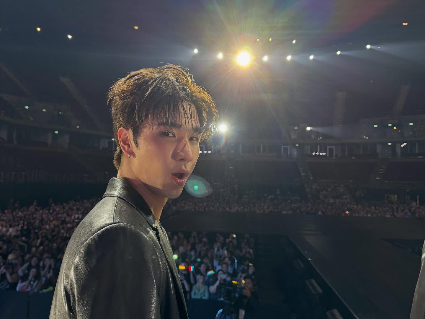 คริส - พีรวัส แสงโพธิรัตน์