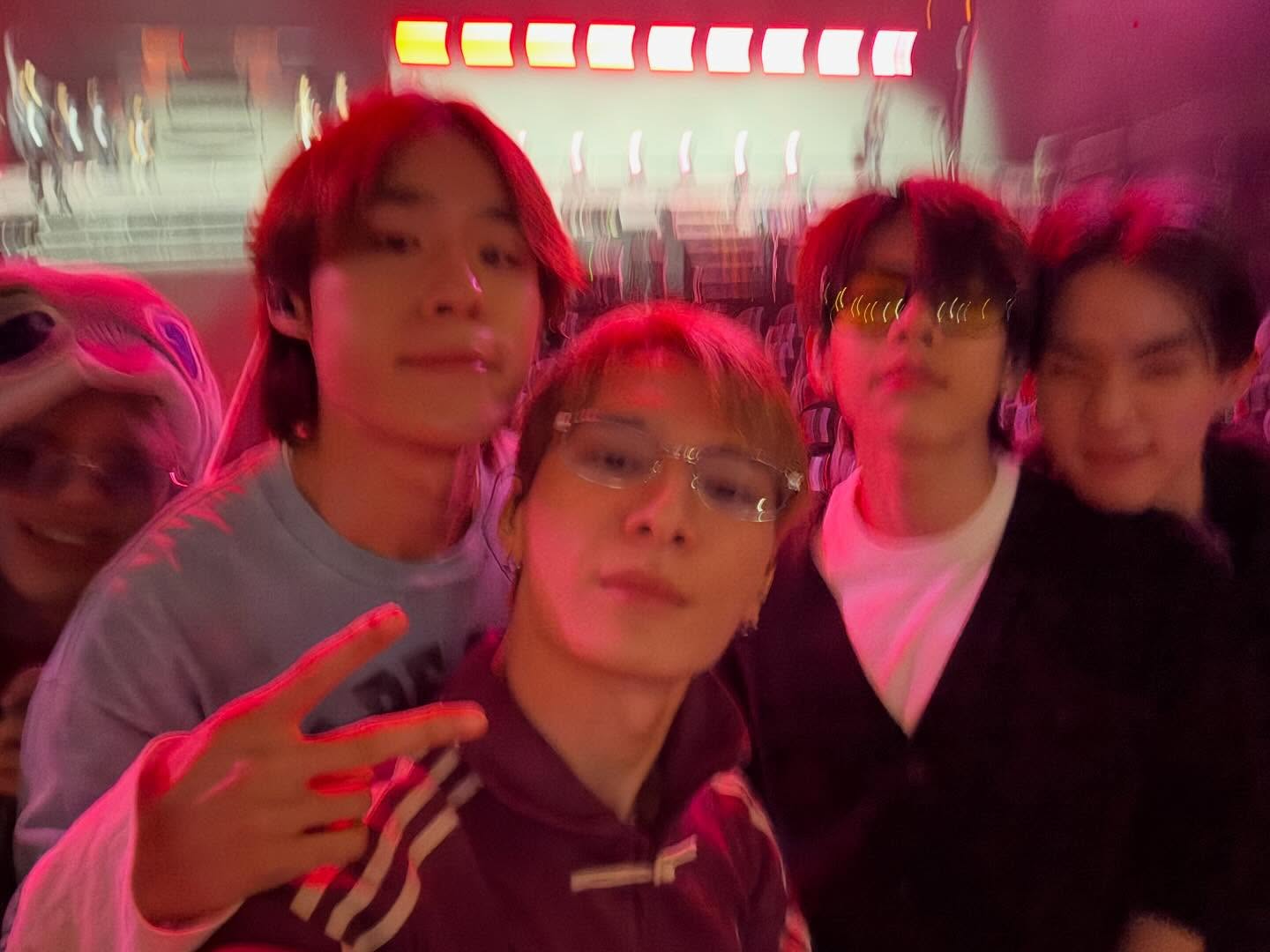 คริส - พีรวัส แสงโพธิรัตน์