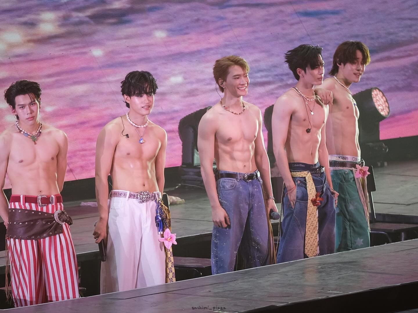 คริส - พีรวัส แสงโพธิรัตน์