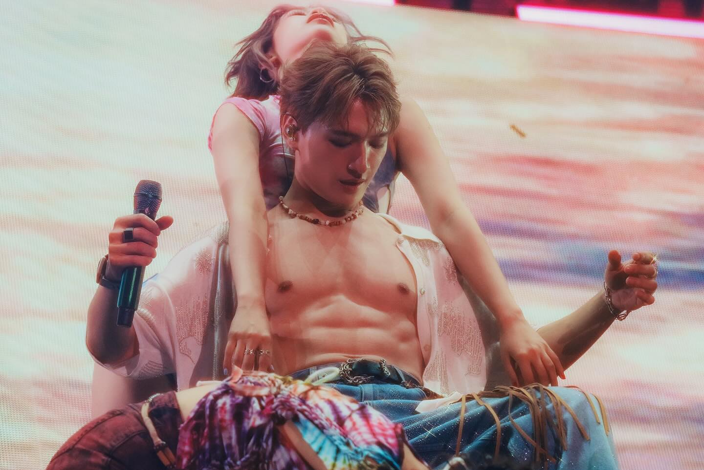 คริส - พีรวัส แสงโพธิรัตน์