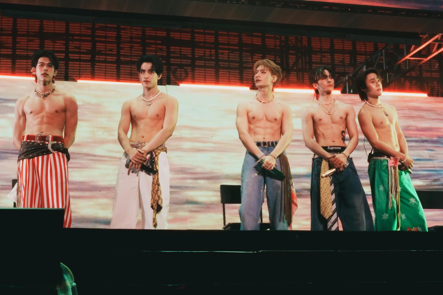 คริส - พีรวัส แสงโพธิรัตน์