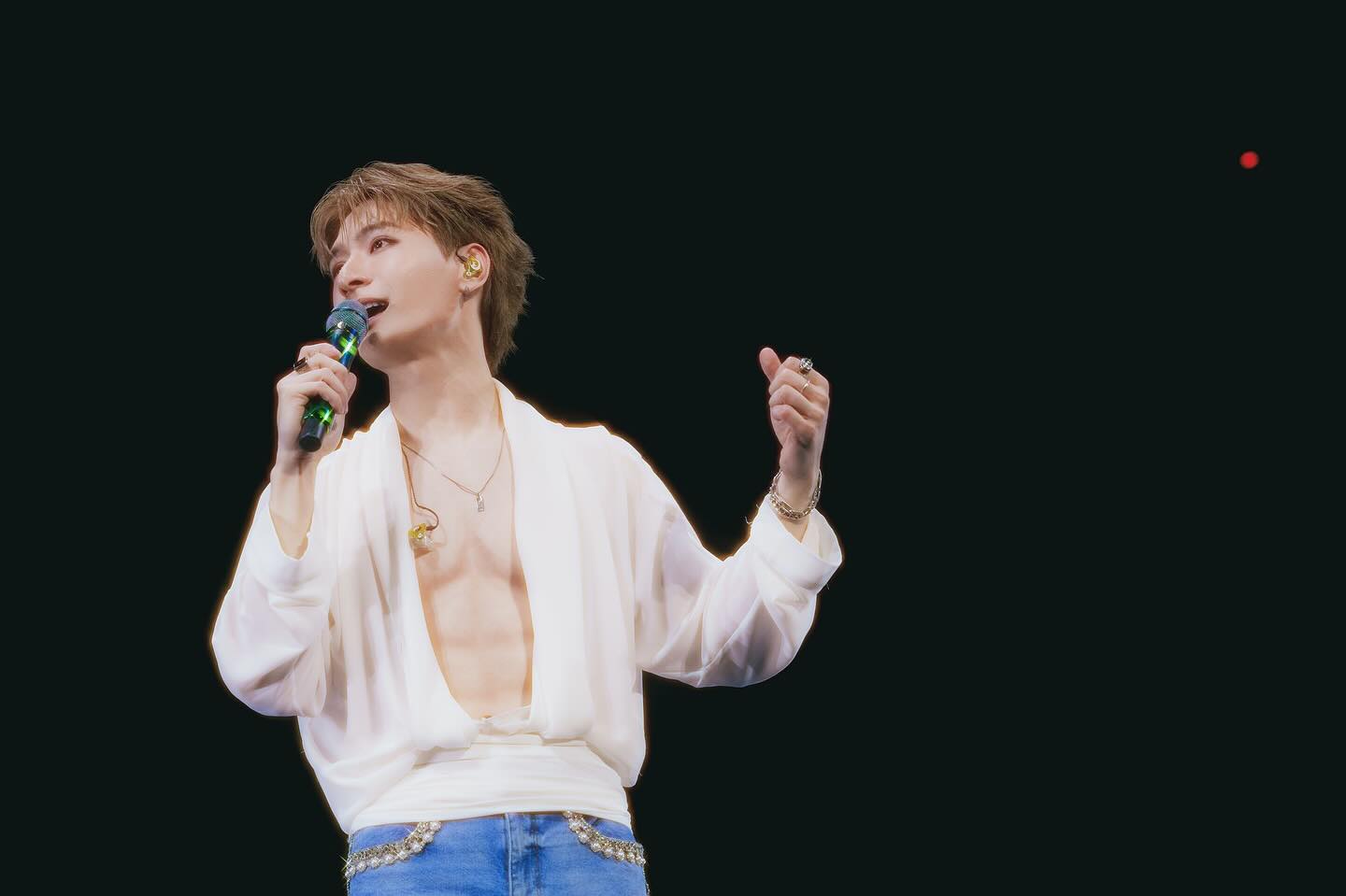 คริส - พีรวัส แสงโพธิรัตน์