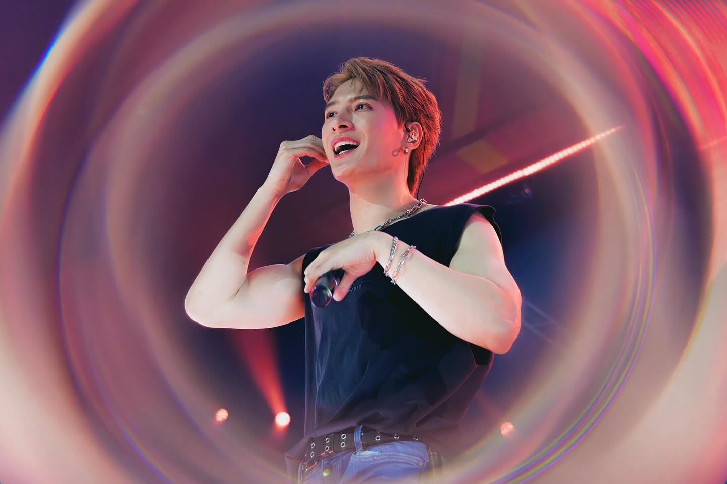 คริส - พีรวัส แสงโพธิรัตน์