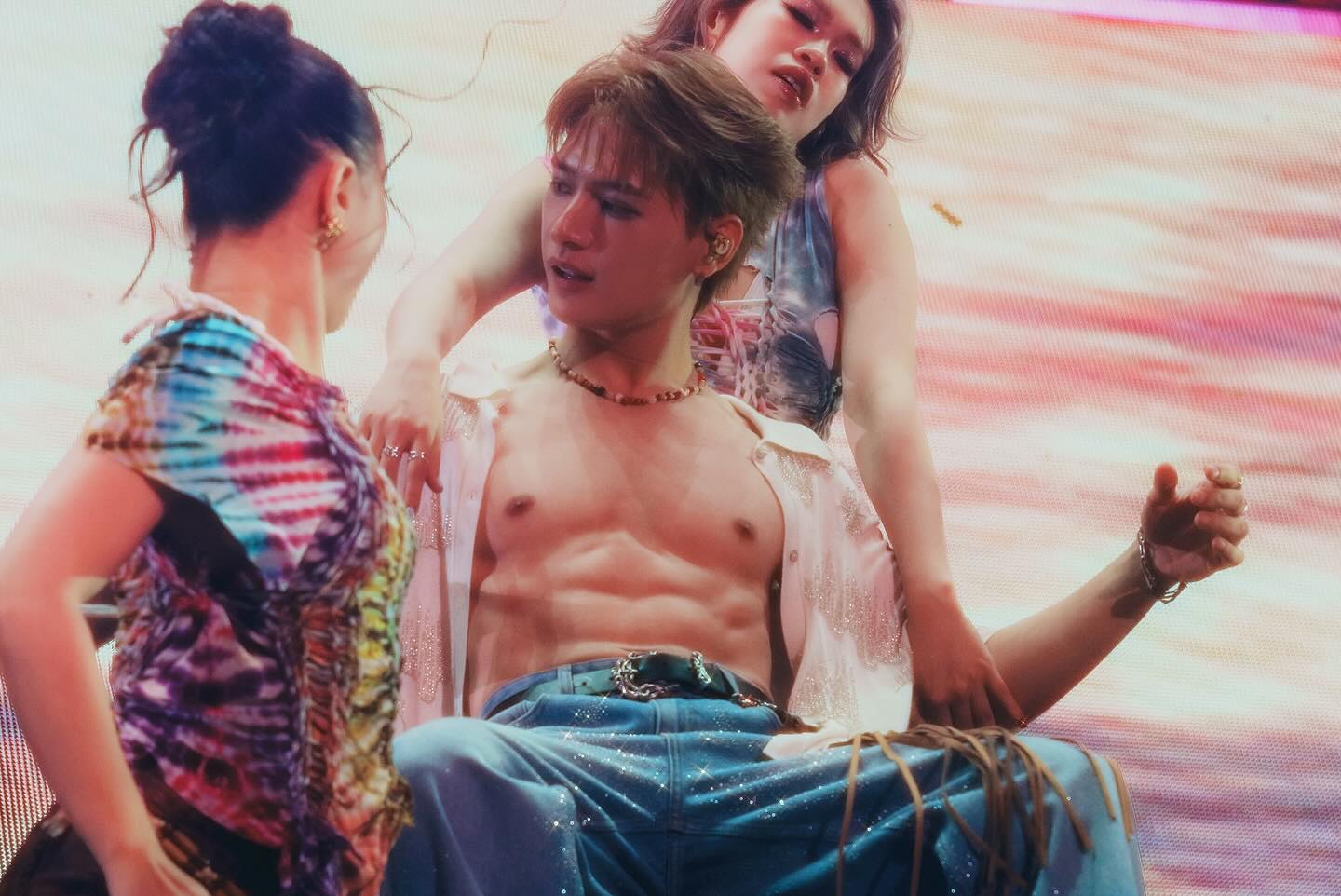 คริส - พีรวัส แสงโพธิรัตน์