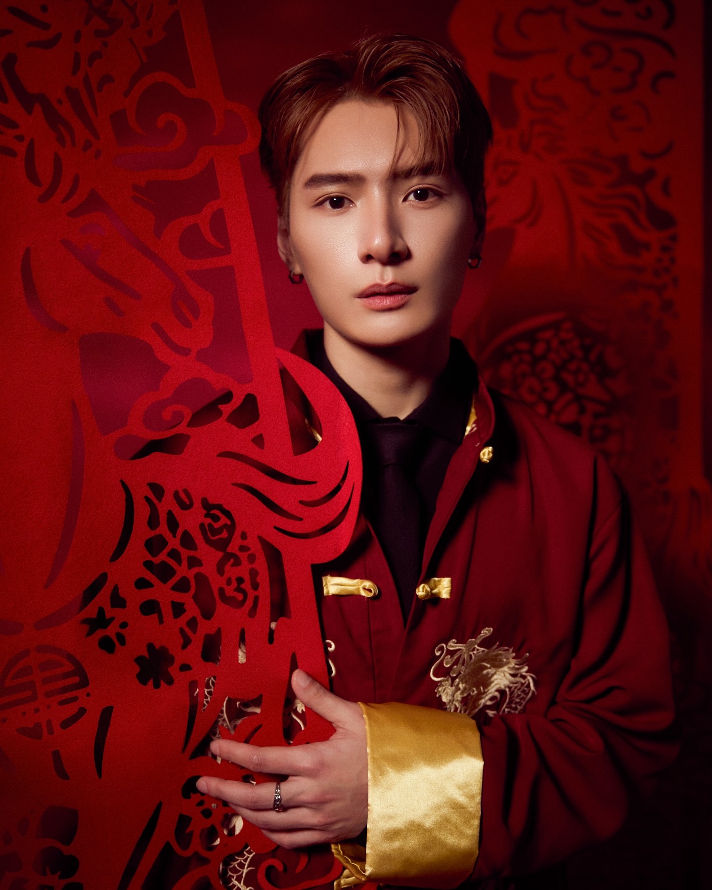 คริส - พีรวัส แสงโพธิรัตน์