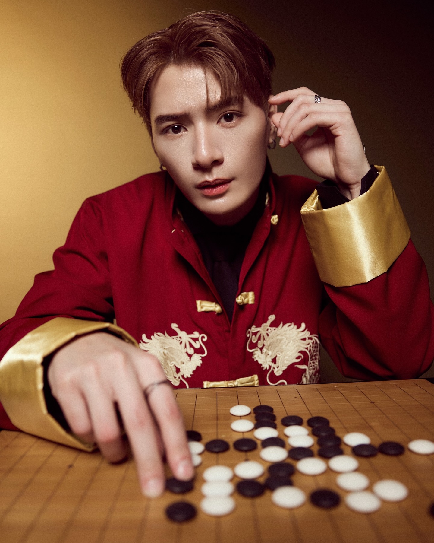 คริส - พีรวัส แสงโพธิรัตน์