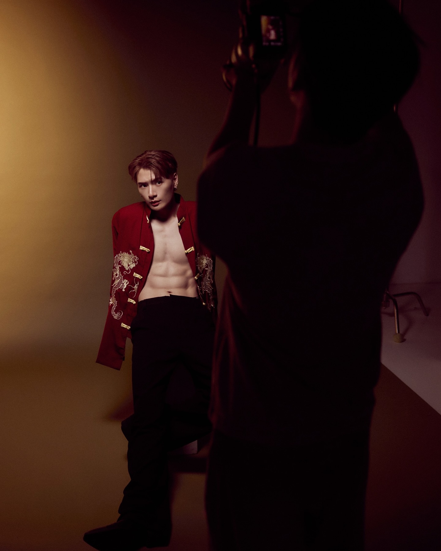 คริส - พีรวัส แสงโพธิรัตน์