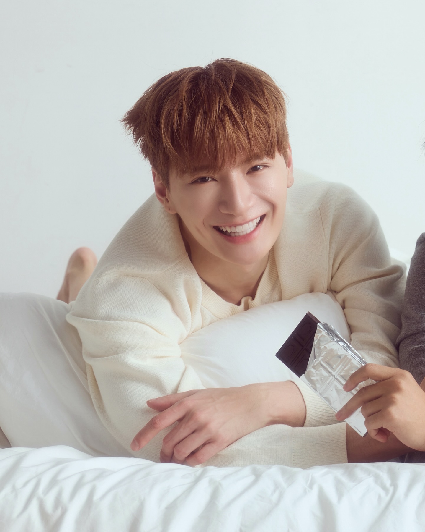 คริส - พีรวัส แสงโพธิรัตน์