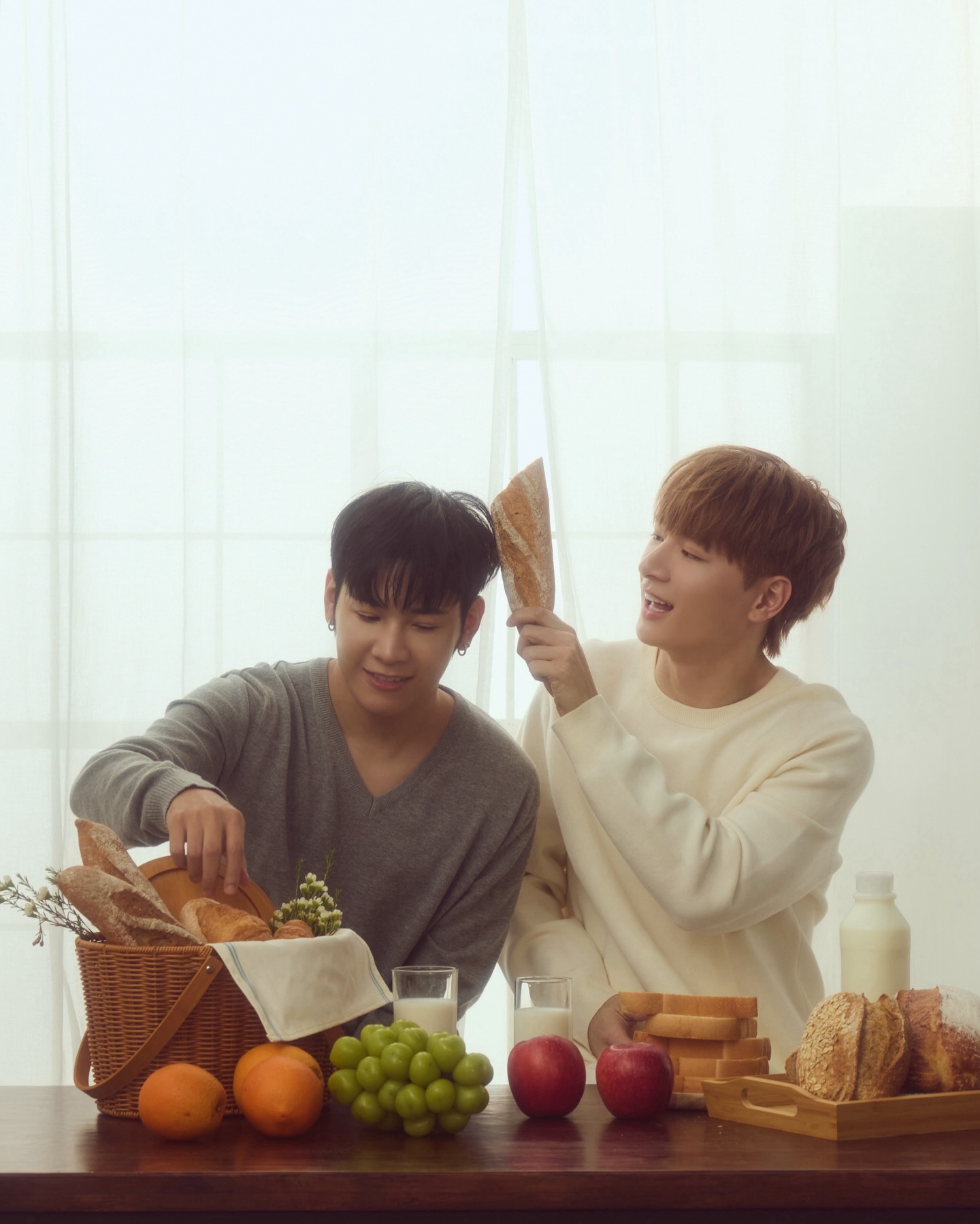 คริส - พีรวัส แสงโพธิรัตน์