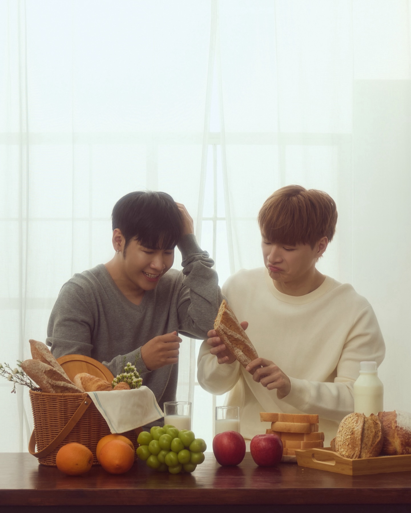 คริส - พีรวัส แสงโพธิรัตน์