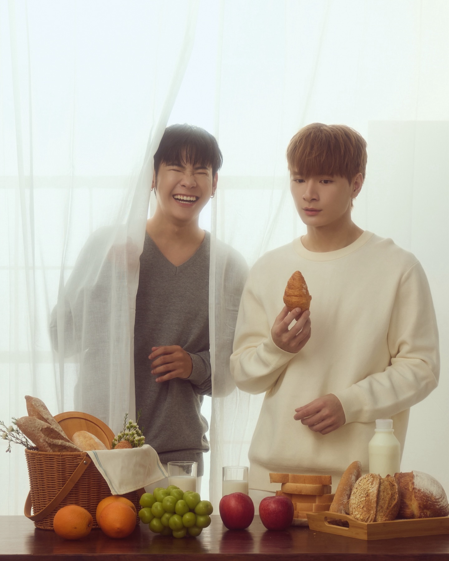 คริส - พีรวัส แสงโพธิรัตน์