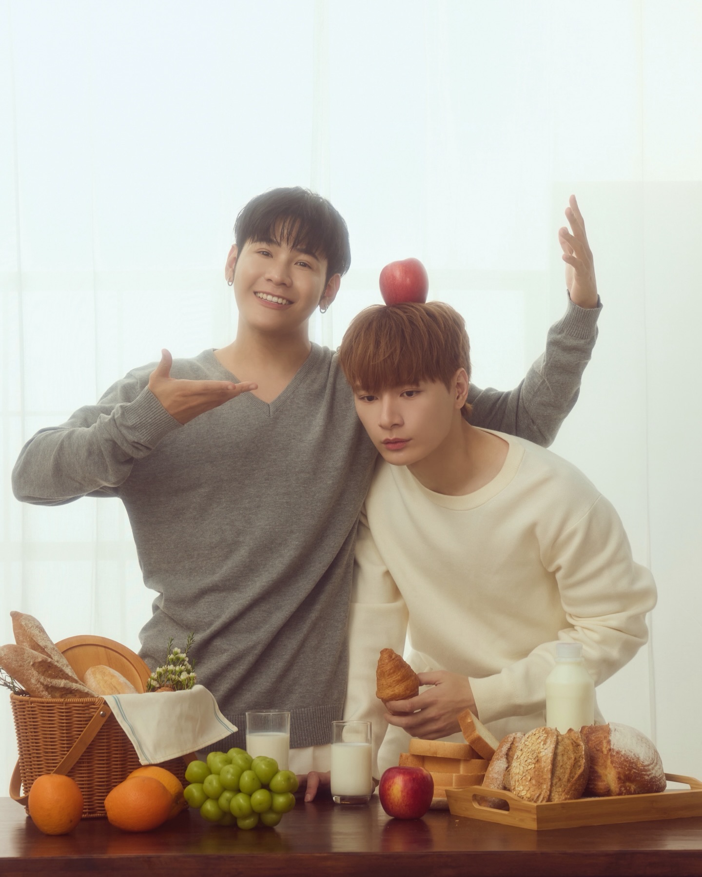 คริส - พีรวัส แสงโพธิรัตน์