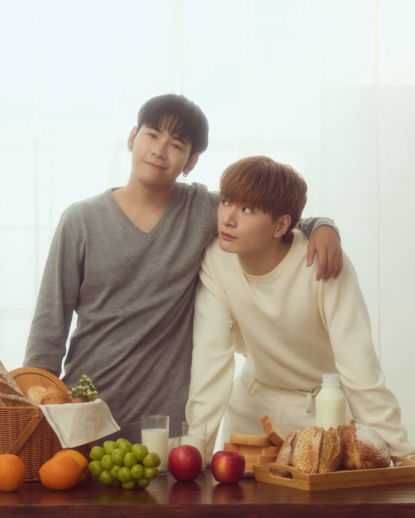 คริส - พีรวัส แสงโพธิรัตน์