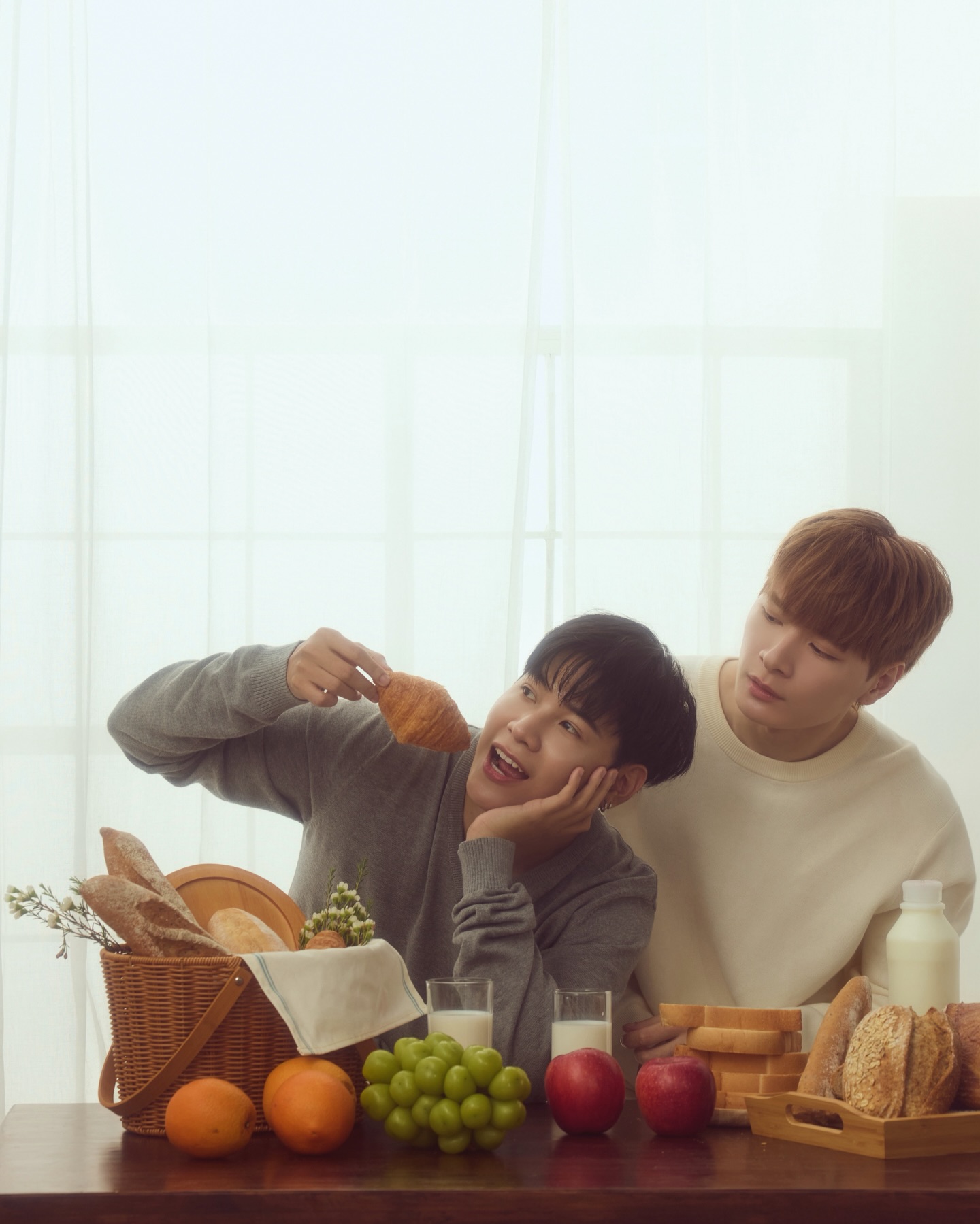 คริส - พีรวัส แสงโพธิรัตน์