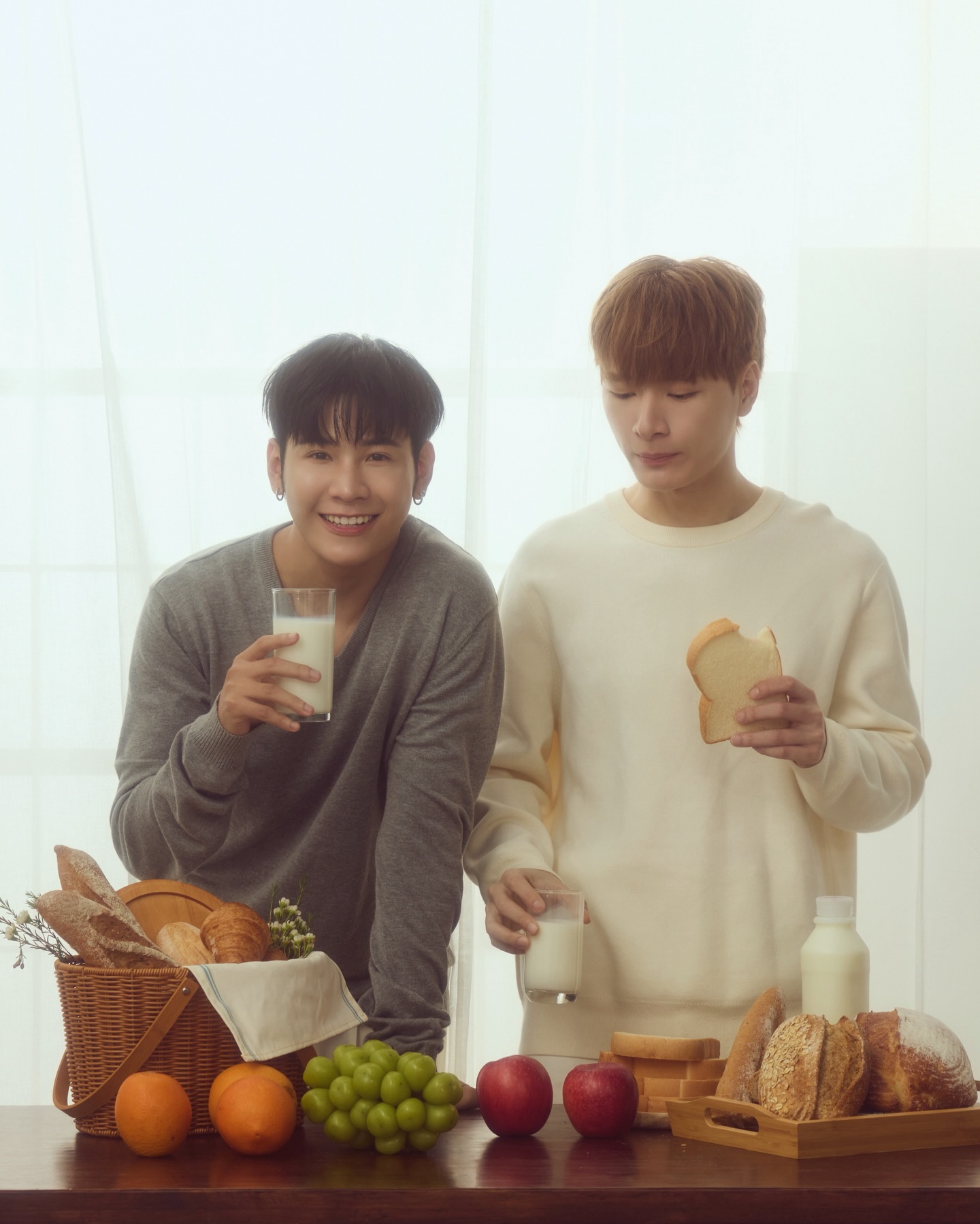 คริส - พีรวัส แสงโพธิรัตน์