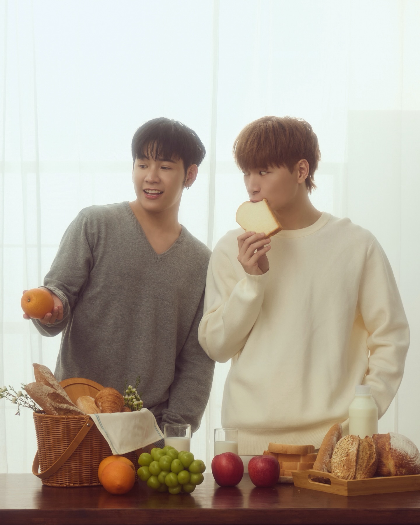 คริส - พีรวัส แสงโพธิรัตน์