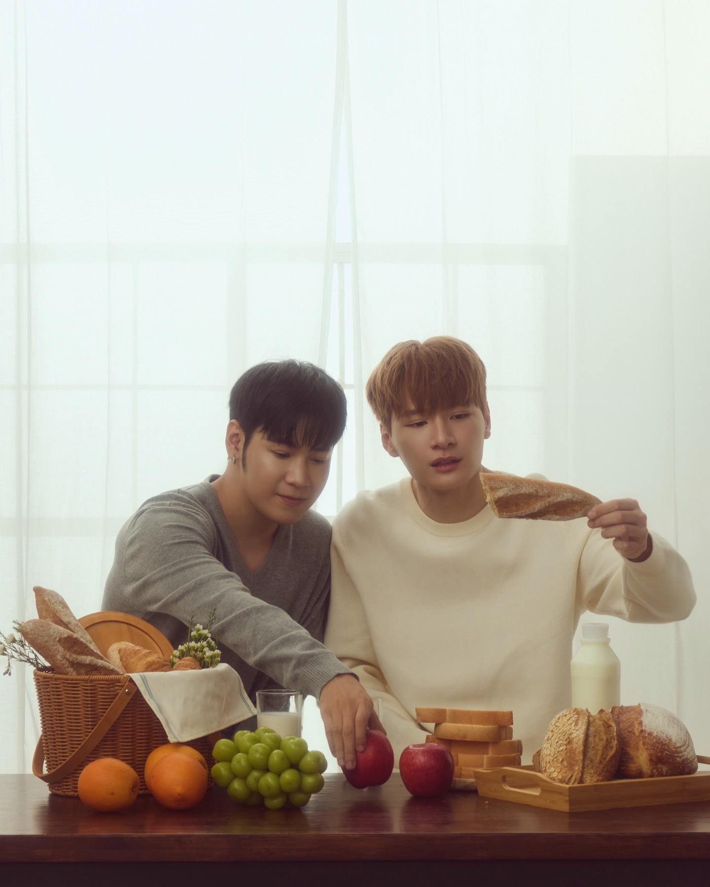 คริส - พีรวัส แสงโพธิรัตน์