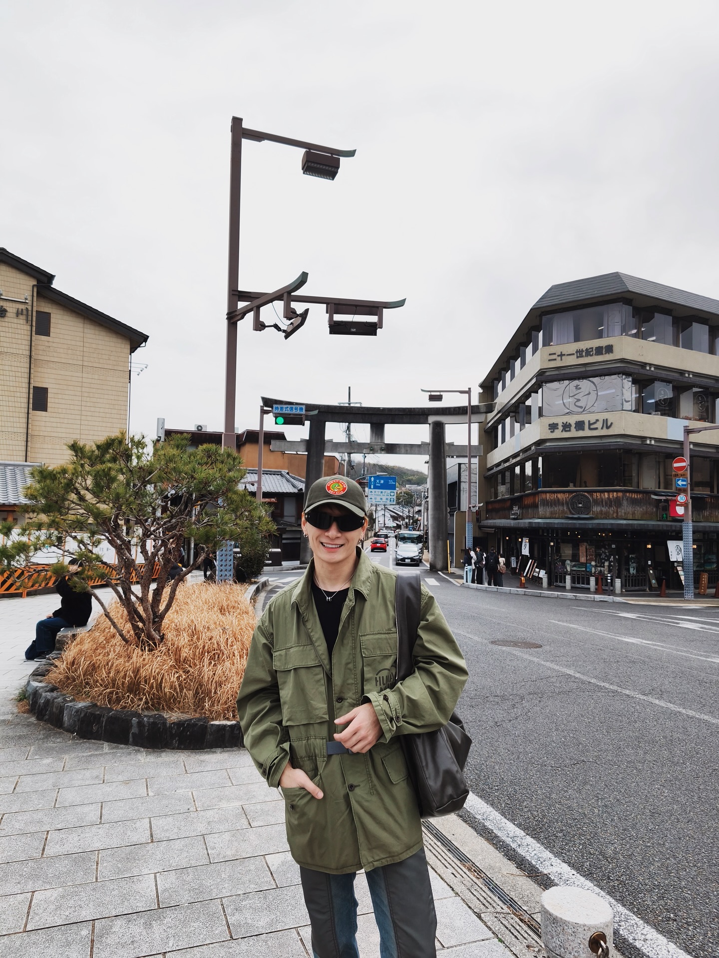 คริส - พีรวัส แสงโพธิรัตน์