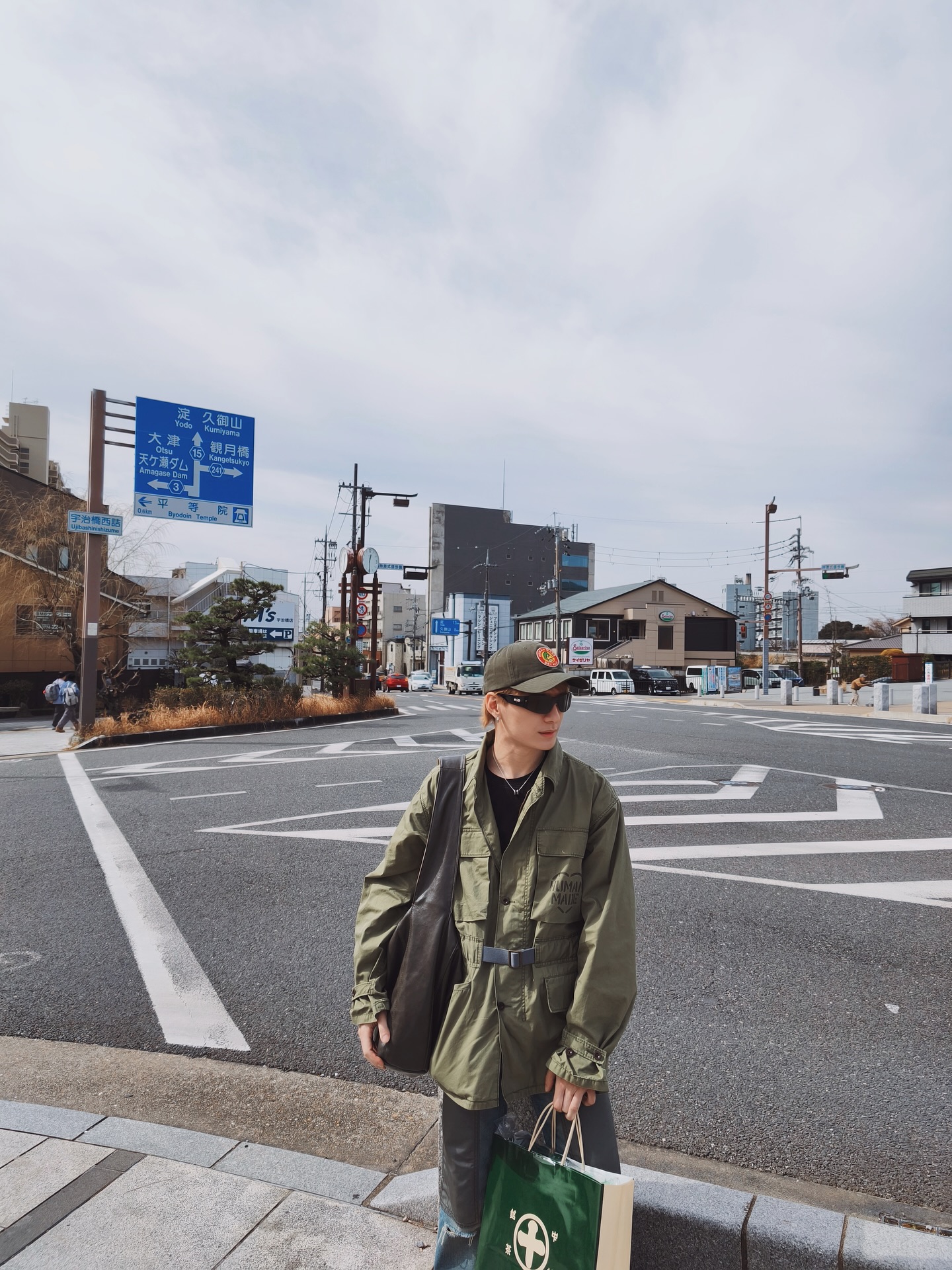 คริส - พีรวัส แสงโพธิรัตน์