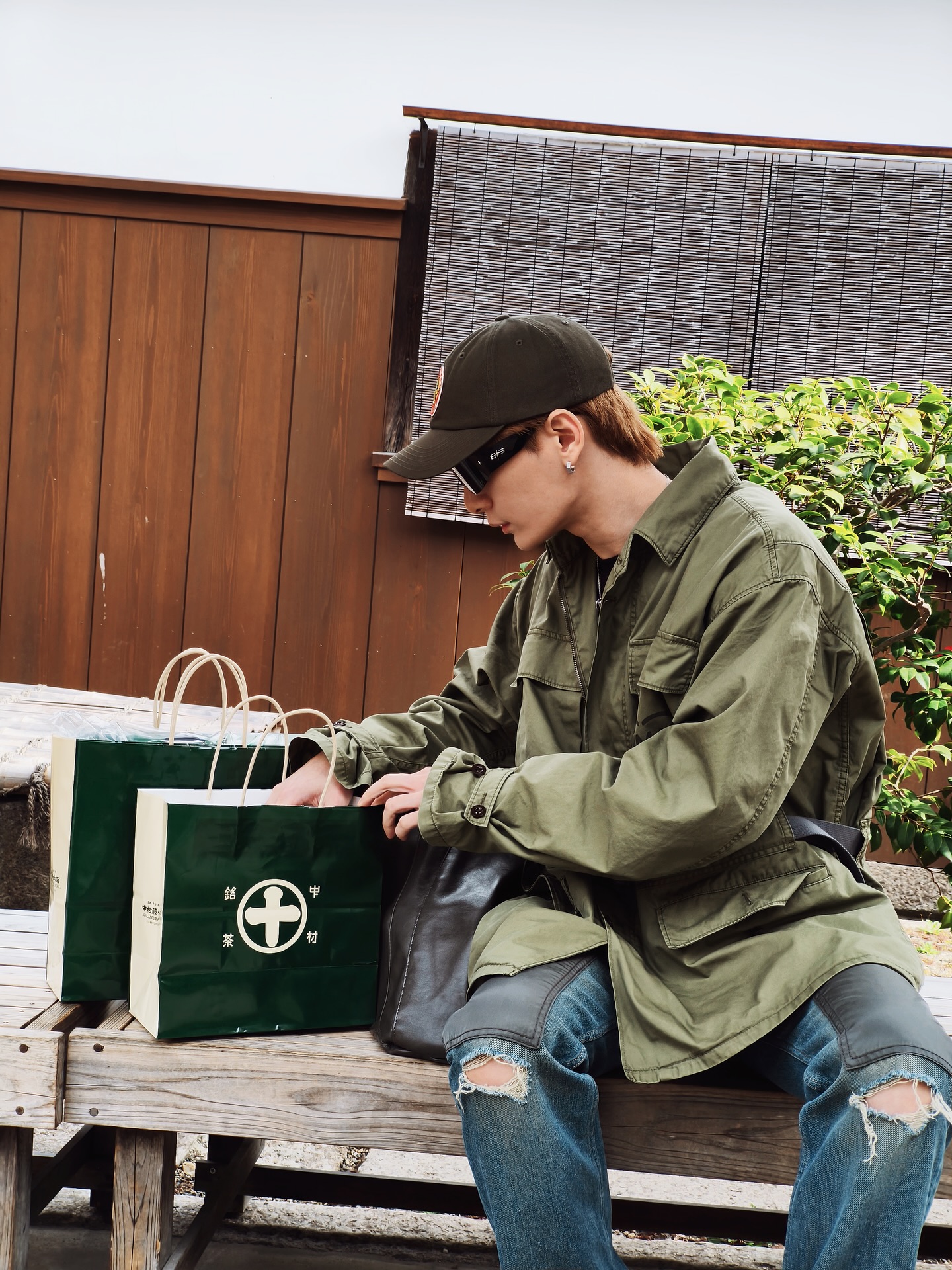 คริส - พีรวัส แสงโพธิรัตน์