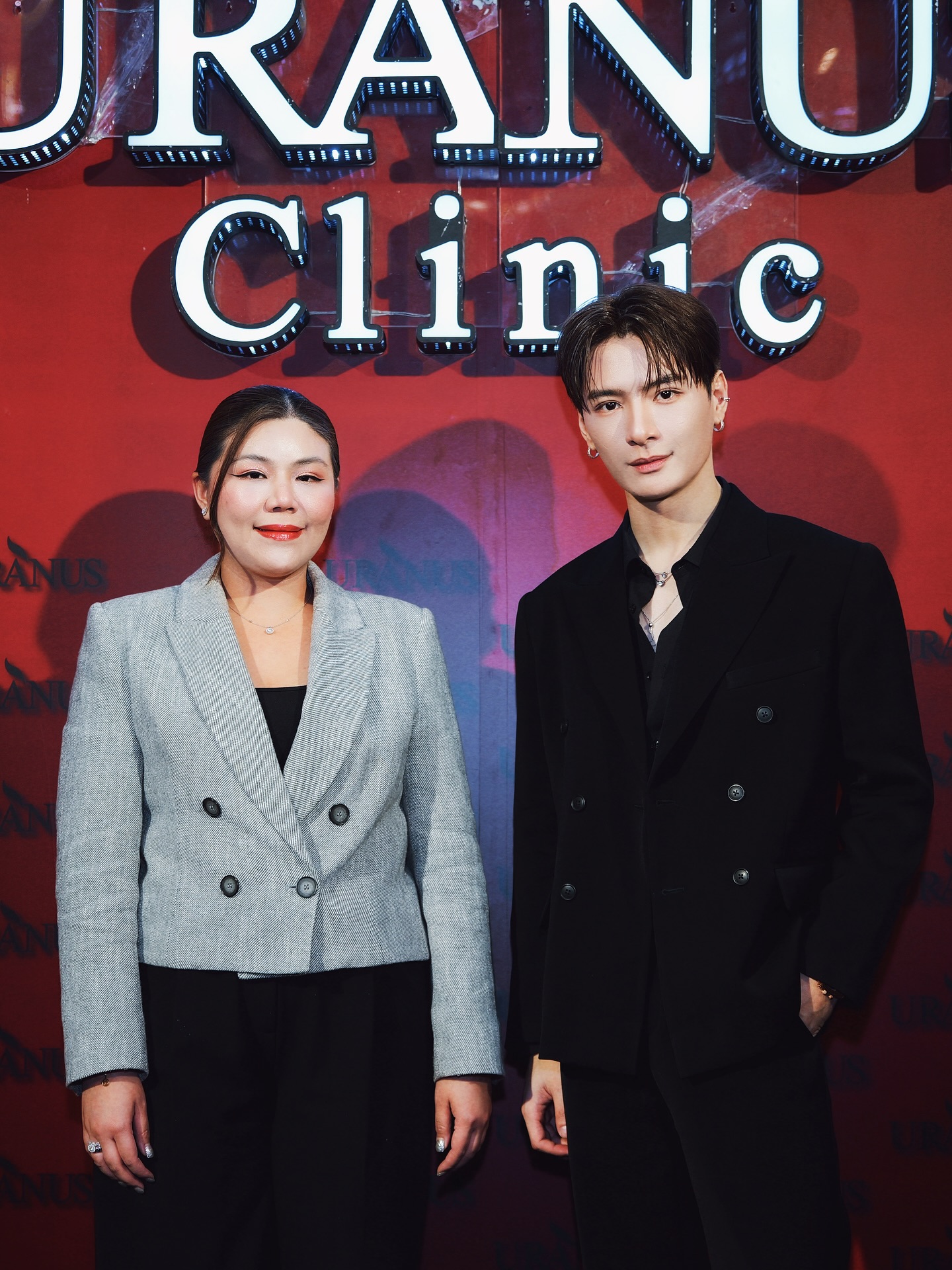 คริส - พีรวัส แสงโพธิรัตน์