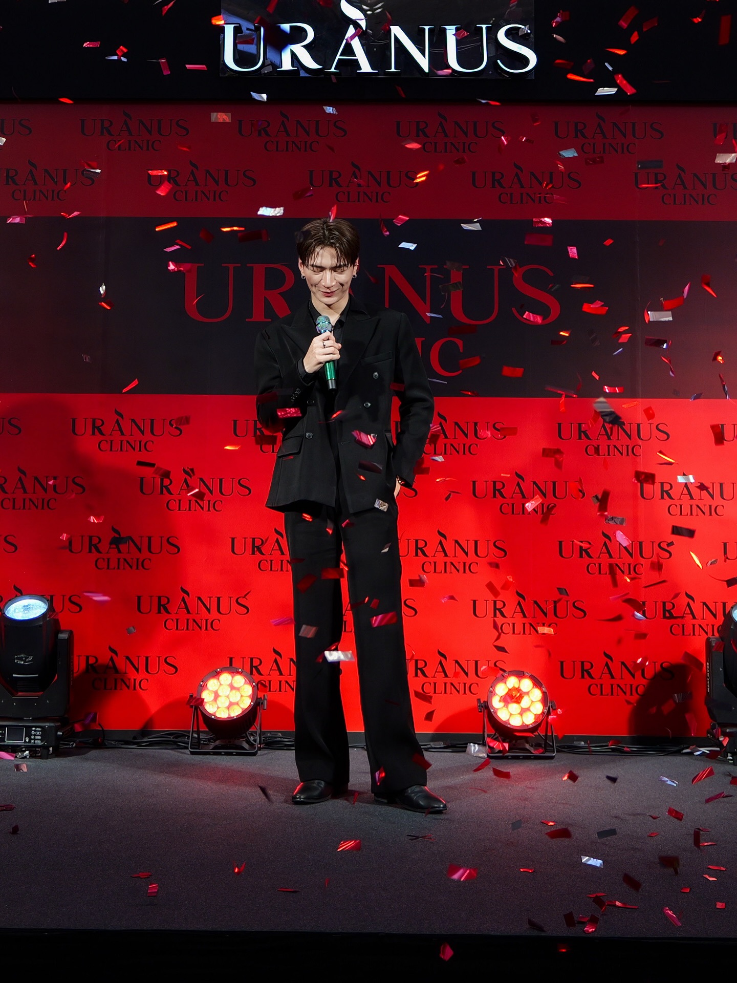 คริส - พีรวัส แสงโพธิรัตน์